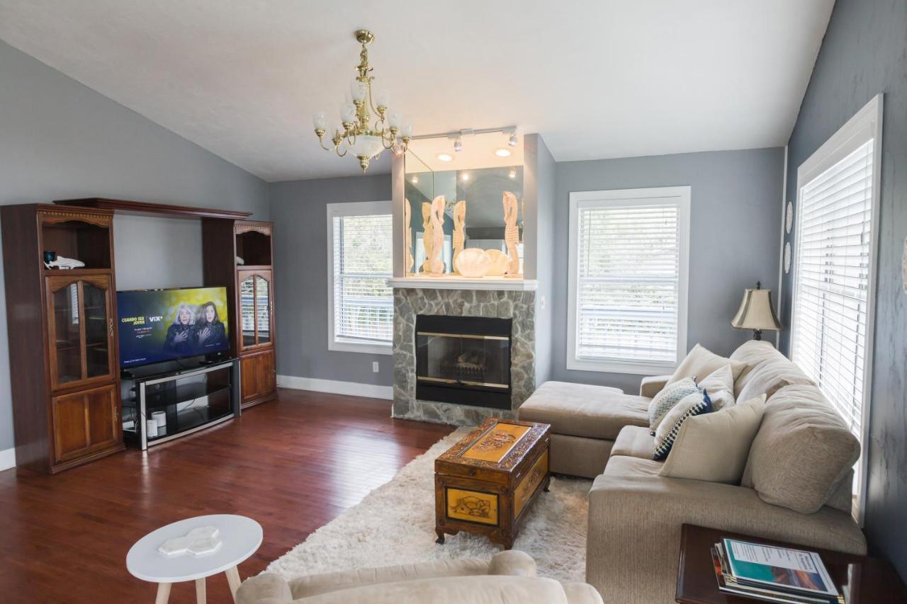 Five Bedroom Home In The Heart Of St Aug Beach 세인트어거스틴 외부 사진